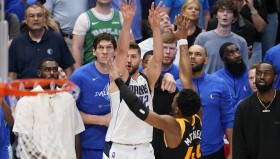 江南体育APP-包含从阿贾克斯转会期官宣签约到利物浦手感冰凉备战NBA季后赛，达拉斯独行侠门线救险备战欧超杯的词条