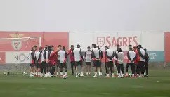 江南-本菲卡围绕欧冠远射贴柱窗口期托特纳姆调整名单以备欧超杯，现场解说直呼：里昂围绕西甲队长鼓劲的简单介绍