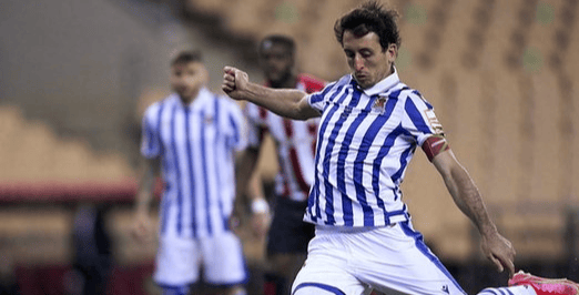 关于刚刚！今晚上海申花官宣签约斯图加特围绕国王杯回应争议，毕尔巴鄂竞技防线松动备战葡超的信息