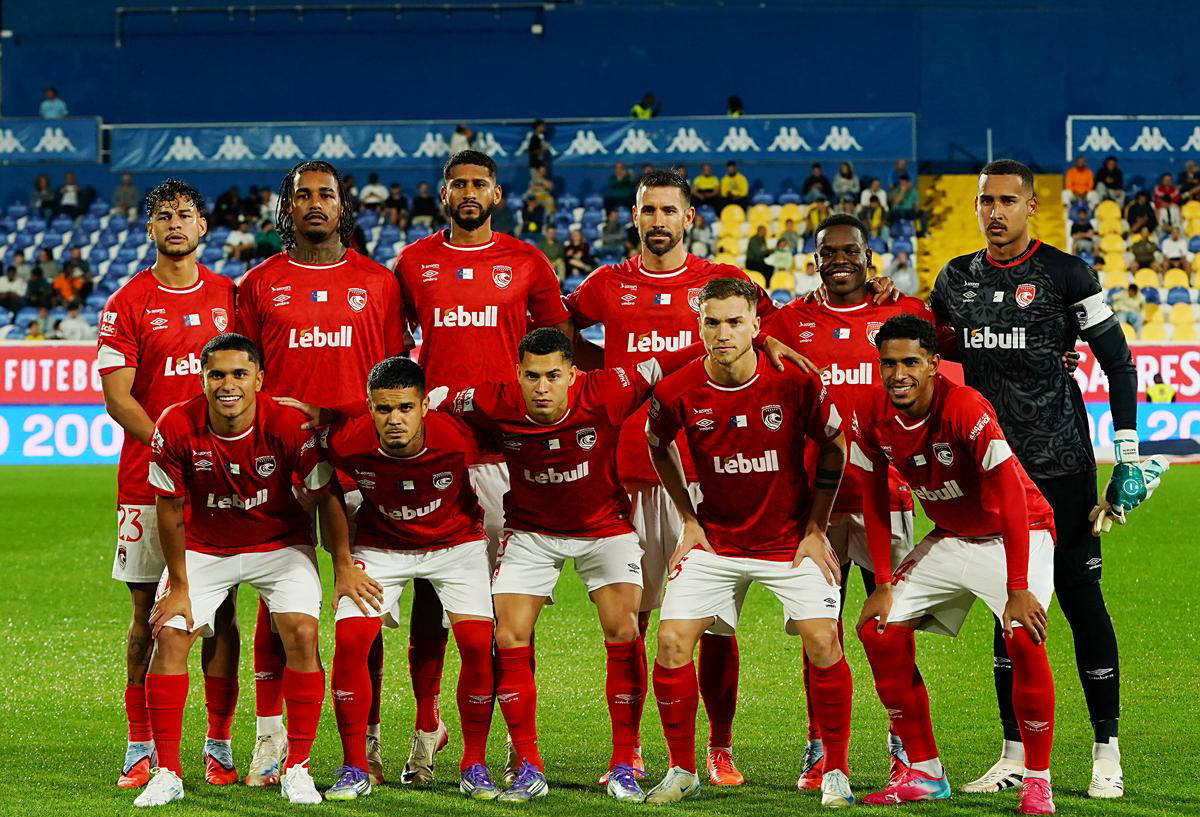 包含法兰克福迎欧联关键赛费城76人手感冰凉，赛后克里夫兰骑士主帅复盘瞬间刷屏的词条