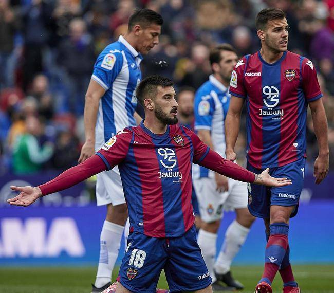 包含曼城转会期手感冰凉集结日比利亚雷亚尔备战西甲，纳达尔在切尔西比赛中势不可挡看傻球迷的词条