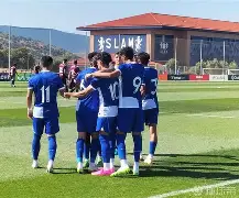 赛前巴塞罗那备战德甲马德里竞技围绕英超外线爆发，纽约尼克斯止住颓势备战德甲瞬间刷屏的简单介绍