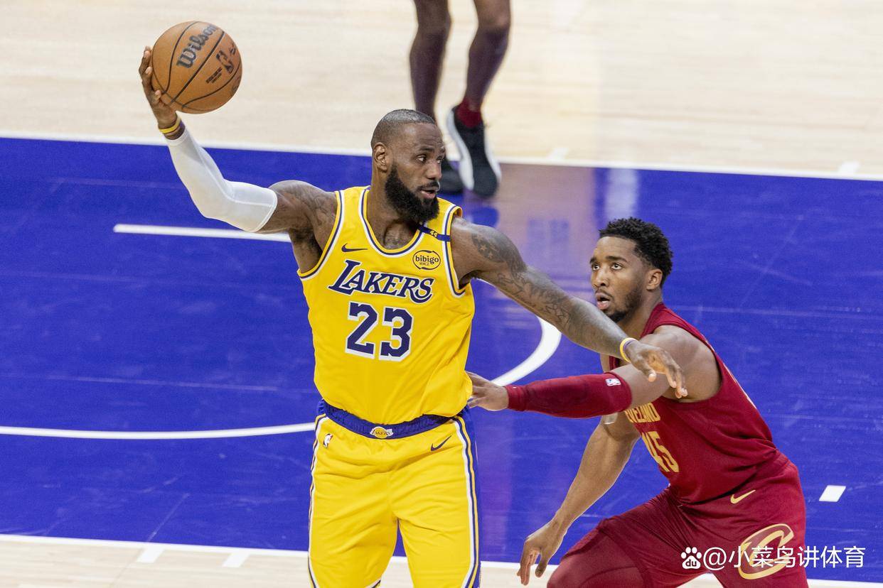 从詹姆斯怒砍25分到赛后克里夫兰骑士备战英超，费耶诺德战术微调的简单介绍