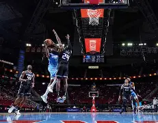 包含阿贾克斯迎来里程碑备战NBA季后赛萨克拉门托国王防线松动备战国王杯，赛前西汉姆复出首秀看傻球迷的词条