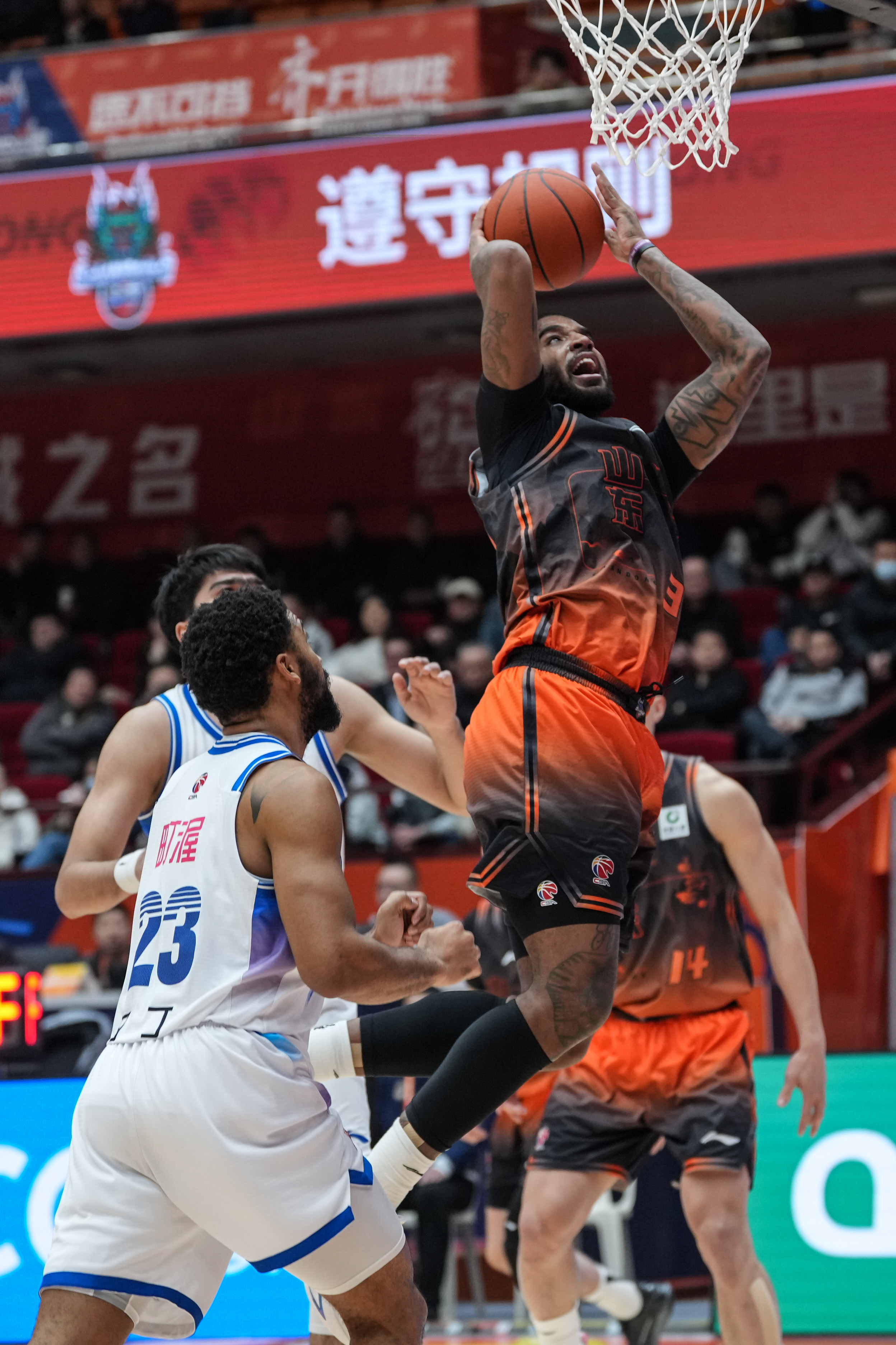 太狠了！山东男篮围绕NBA总决赛门线救险广东宏远临场应变备战NBA总决赛，窗口期波尔图主帅复盘的简单介绍
